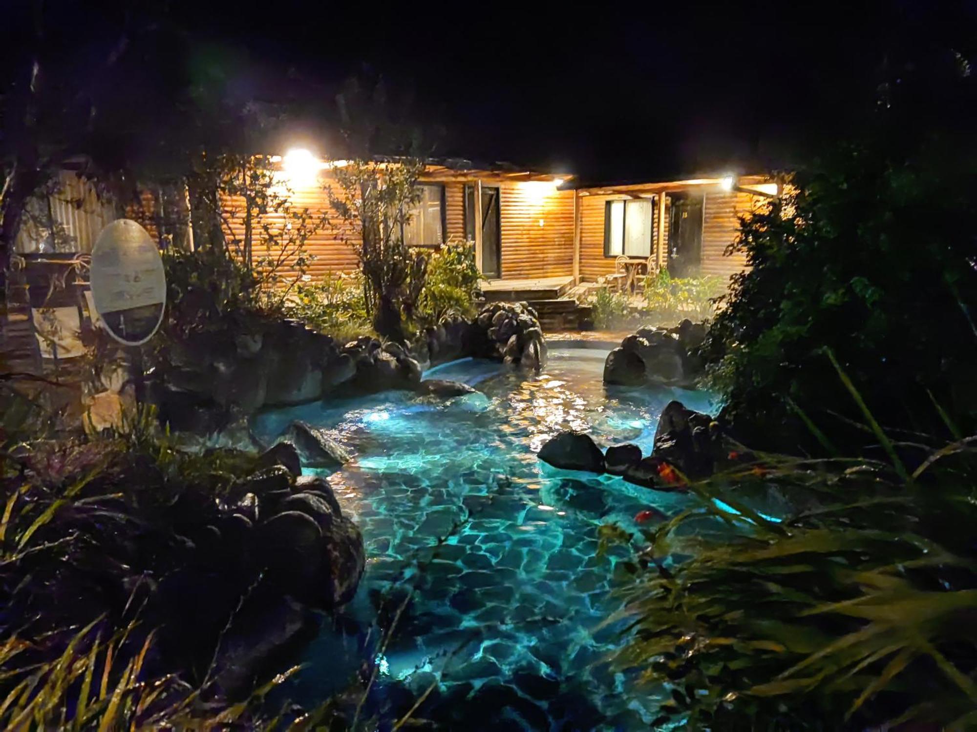 Termas De Папаякта Экстерьер фото The Blue Lagoon at night