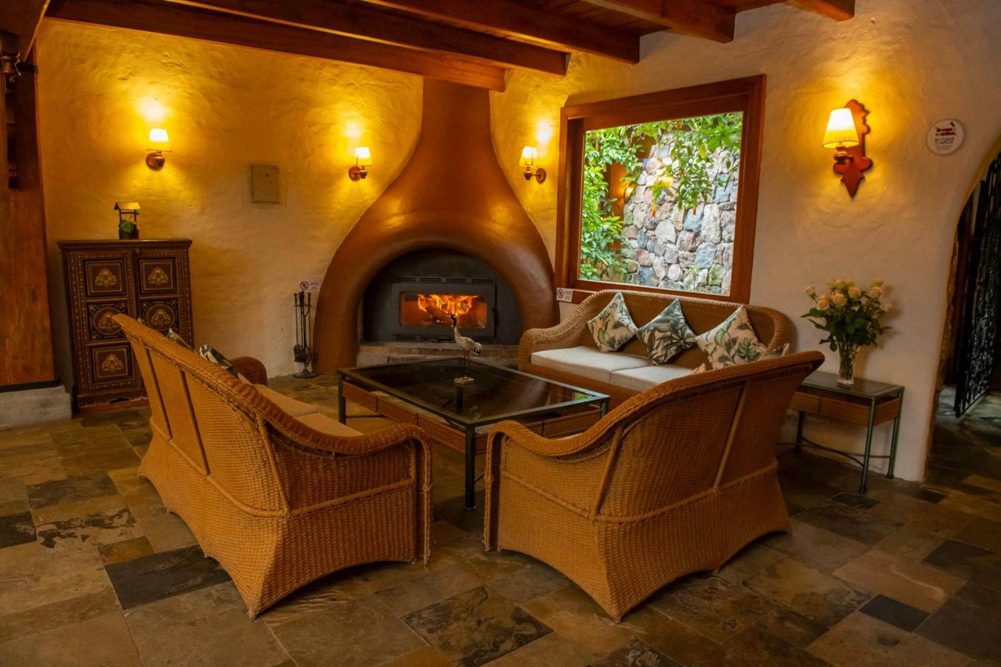 Termas De Папаякта Экстерьер фото Interior of the Inn at the Quinta de San Marcos