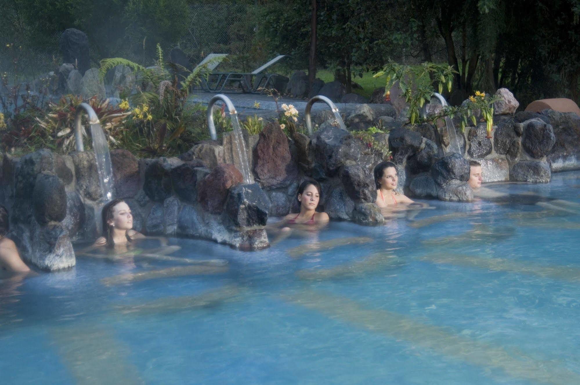 Termas De Папаякта Экстерьер фото Thermal baths in Baños, Ecuador