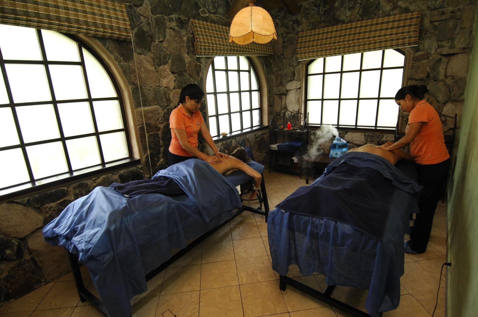 Termas De Папаякта Экстерьер фото A spa in Manila, Philippines